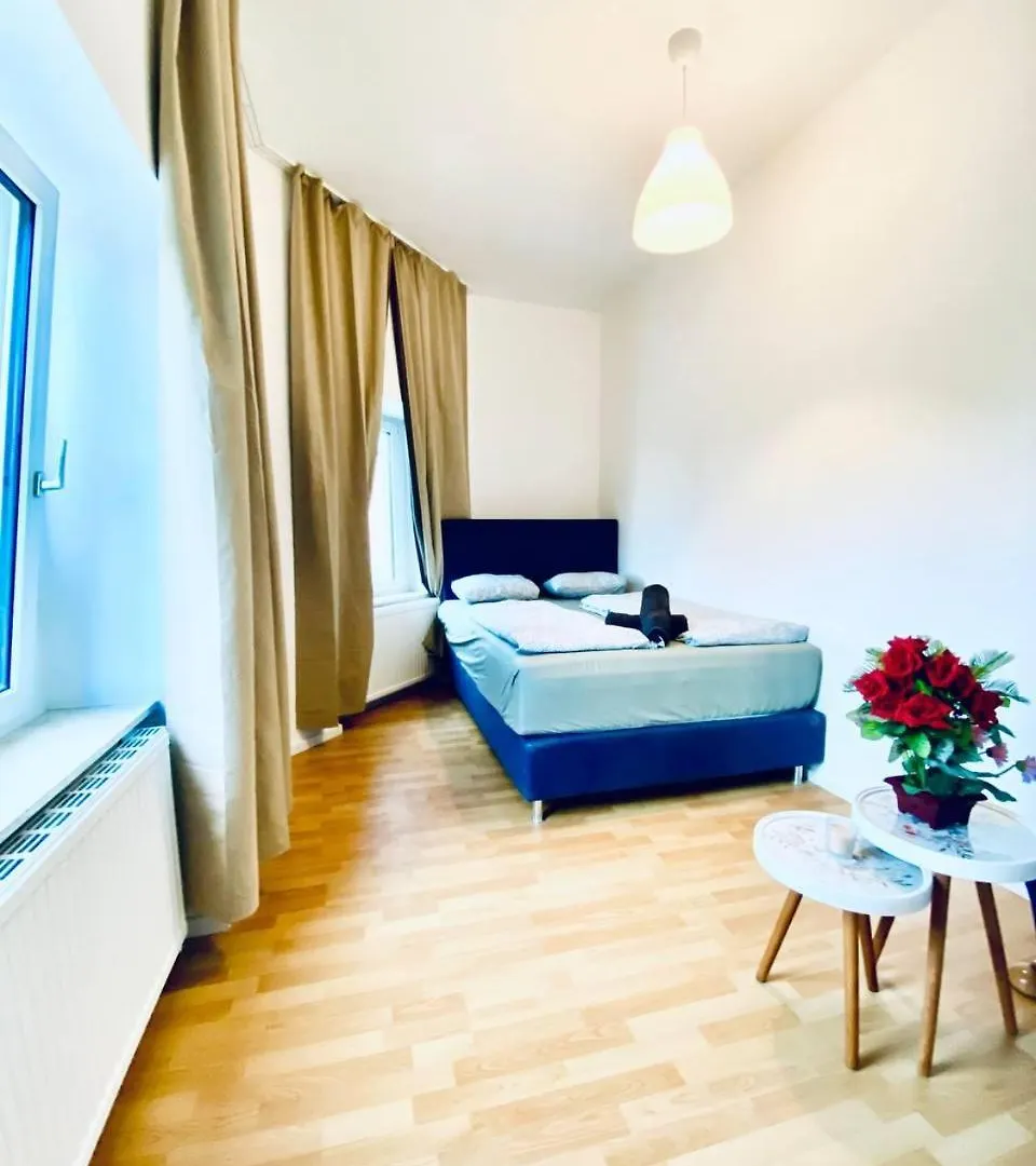 Cozy 4-Bedroom Shared Apartment ,Perfect For Groups Wien