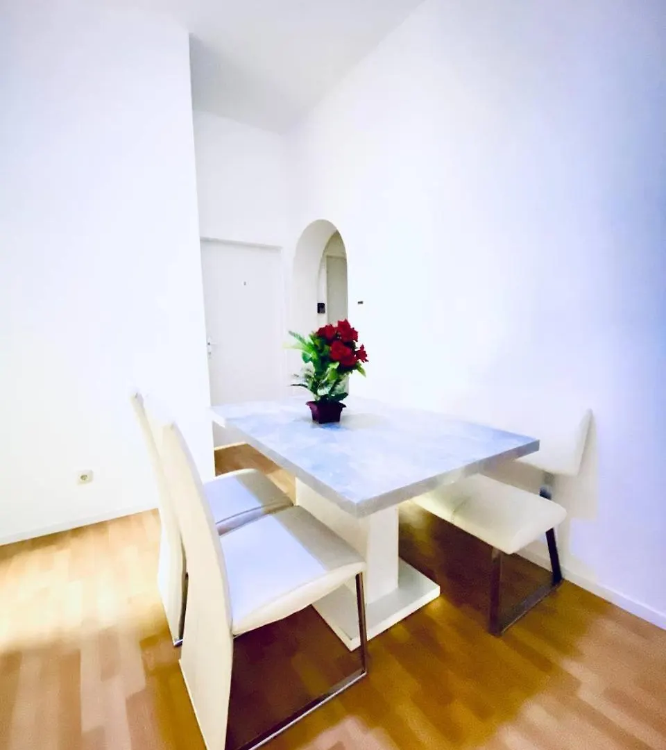 Cozy 4-Bedroom Shared Apartment ,Perfect For Groups Wien