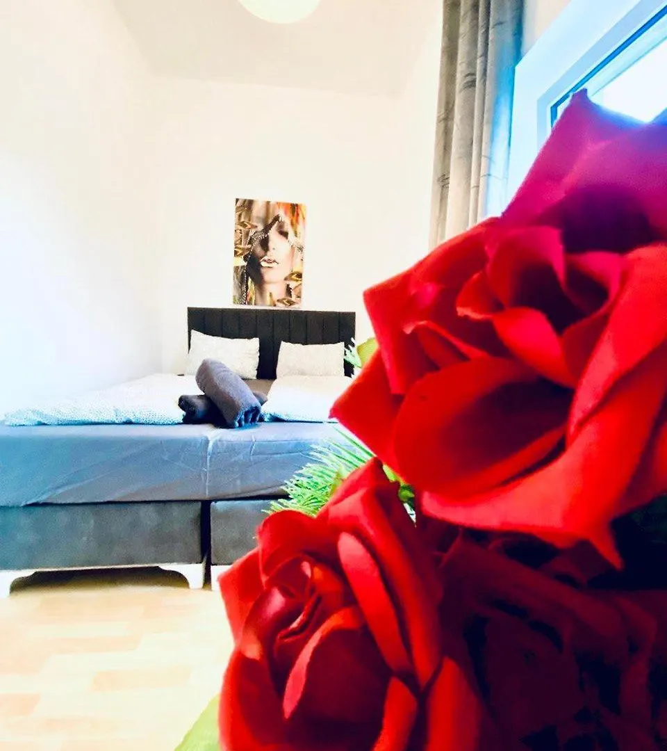 Cozy 4-Bedroom Shared Apartment ,Perfect For Groups Wien 0*,  Østrig