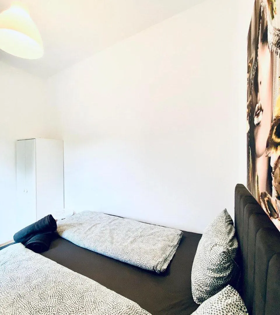 Cozy 4-Bedroom Shared Apartment ,Perfect For Groups Wien Østrig