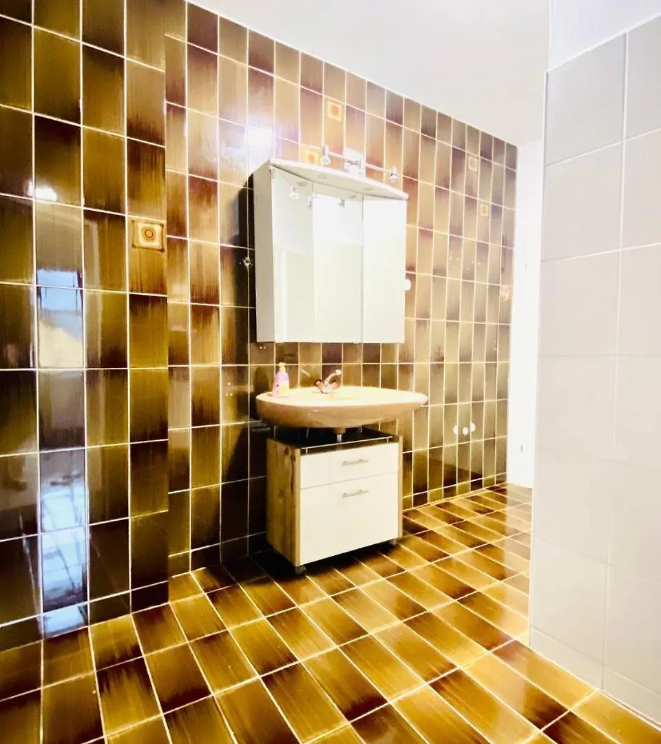 Cozy 4-Bedroom Shared Apartment ,Perfect For Groups Wien 0*,