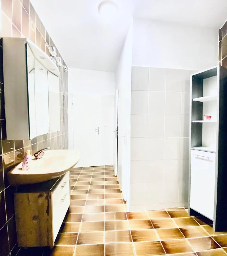 Cozy 4-Bedroom Shared Apartment ,Perfect For Groups Wien