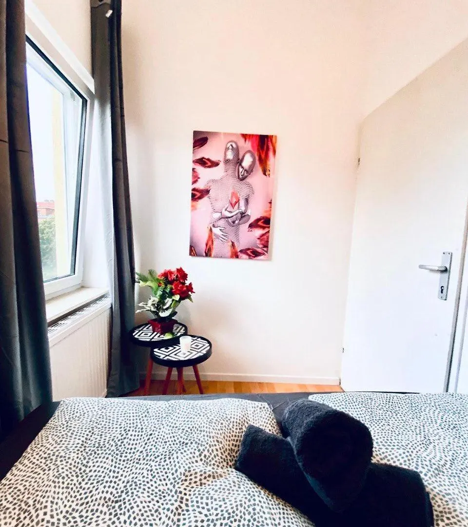 Cozy 4-Bedroom Shared Apartment ,Perfect For Groups Wien 0*,  Østrig